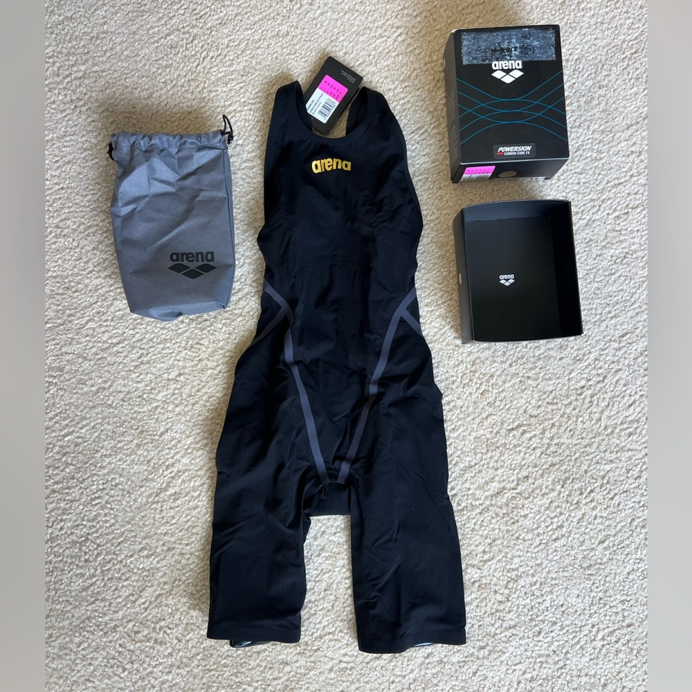 Womens ARENA Carbon Core FX Tech Suit. Brand New With Tags Size 22 US Black/Gold